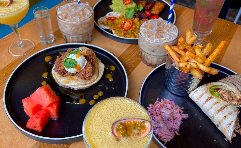 Brunch dishes at Turtle Bay with cocktails